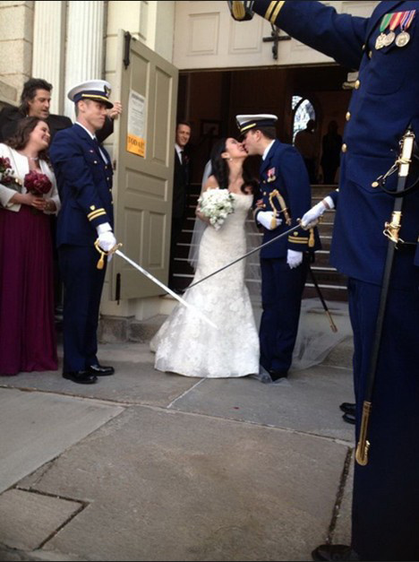 滑冰名將關穎珊下嫁白宮高官 軍隊開道當眾熱吻排場大