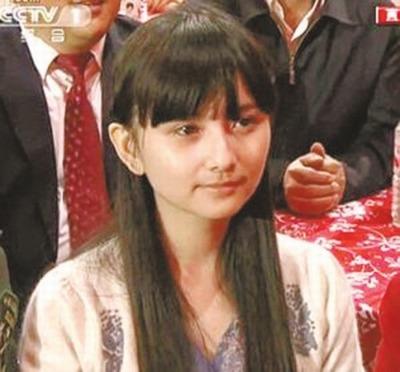 借力央視春晚，即使坐在臺(tái)下，也有可能走紅。兔年春晚，坐在臺(tái)下一言未發(fā)的漫畫(huà)家夏達(dá)被攝影師的鏡頭幾次對(duì)準(zhǔn)，清純的外表瞬間抓住眾多網(wǎng)友的心，更被封為“春晚最美女觀眾”。