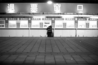 記者走訪調(diào)查203人僅半數(shù)購(gòu)得火車票