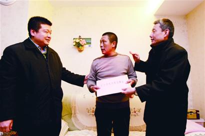 20萬(wàn)救助金發(fā)放 14名見義勇為市民獲救助