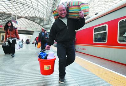 趕著回家過小年客運(yùn)今迎小高峰