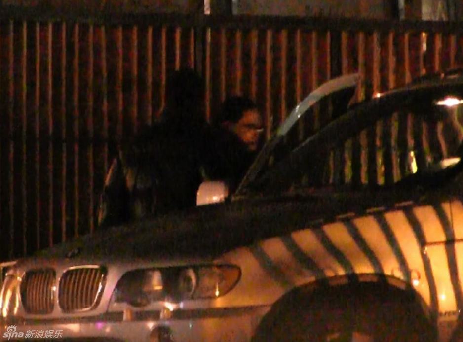 每日追星：趙文卓為愛妻當(dāng)“助理” 姚晨挺孕婦曹郁貼心接機