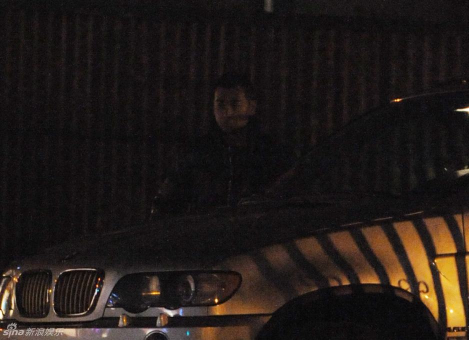 每日追星：趙文卓為愛妻當(dāng)“助理” 姚晨挺孕婦曹郁貼心接機