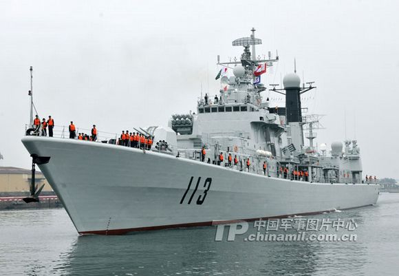 資料圖：中國(guó)海軍“青島”號(hào)導(dǎo)彈驅(qū)逐艦。