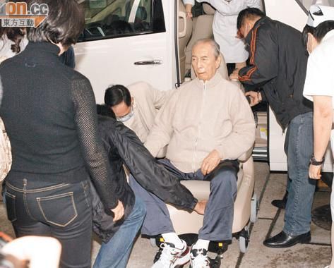 賭王大年初一入院。