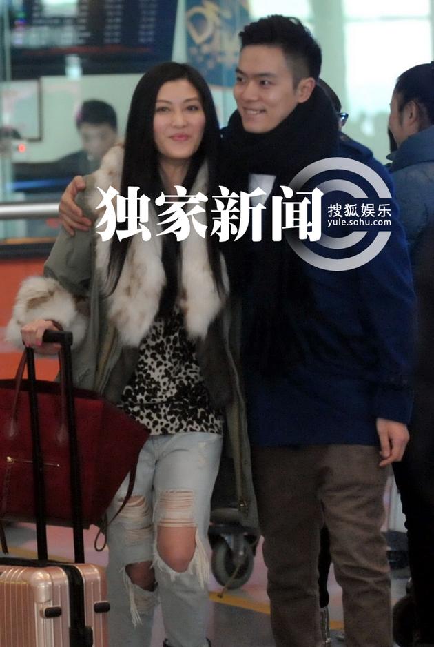 李彩樺富二代男友曝光 機(jī)場相擁