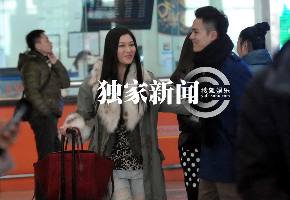 李彩樺富二代男友曝光 機(jī)場(chǎng)相擁