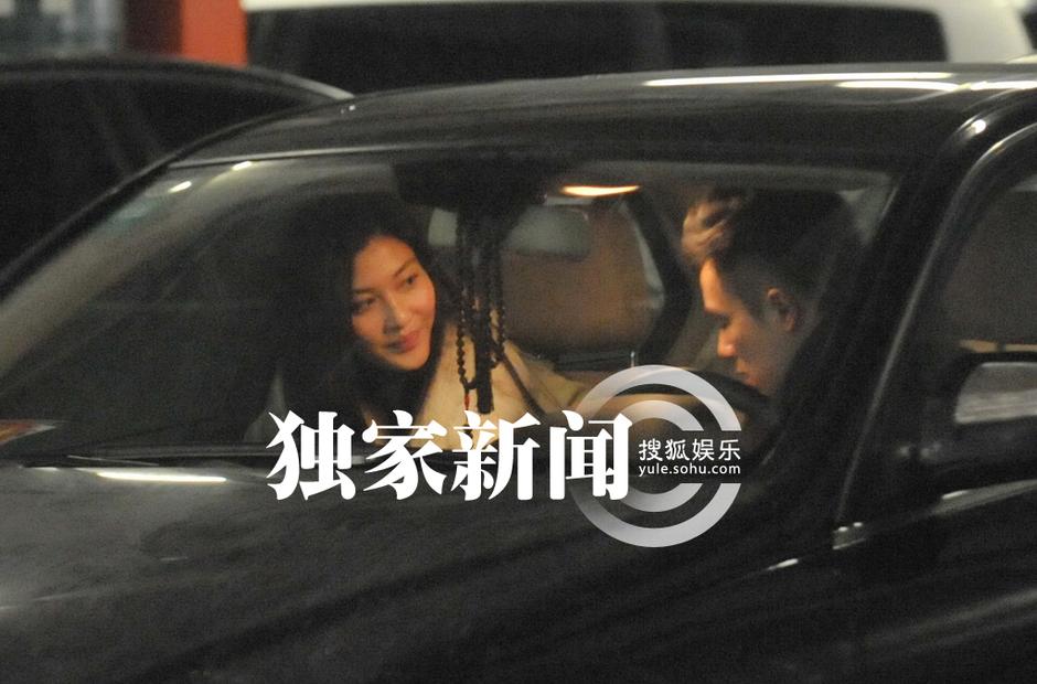 李彩樺富二代男友曝光 機(jī)場(chǎng)相擁