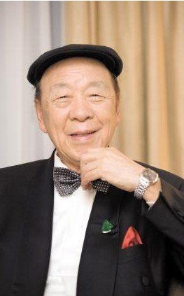 澳門新賭王呂志和與兩嫩模幽會(huì)