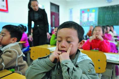 青島防控近視納入老師評優(yōu) 老師不可多留課外作業(yè)