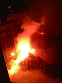 雙匯隆大華市場起火遮天蔽日 居民睡夢(mèng)中遭大火封門