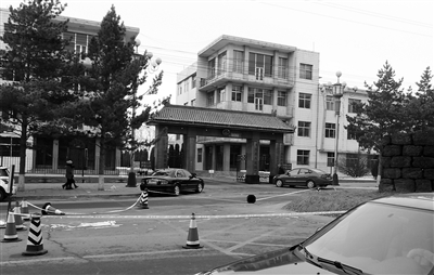 1月23日，大同縣政府門前。大同縣已納入連片特困區(qū)。