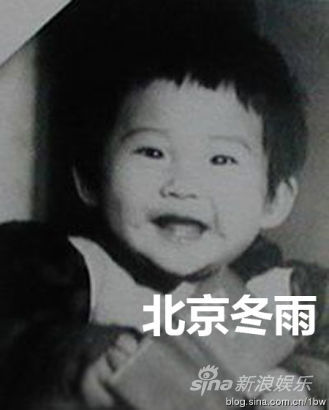 44歲許晴昔日黑白童年照 光屁股露點(diǎn)照一同曝光