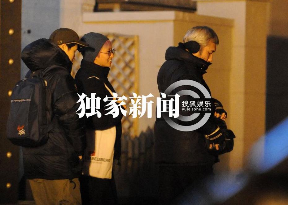 追星：徐克攜小女友深夜覓食無交流 吳京謝楠深夜會(huì)有秀恩愛