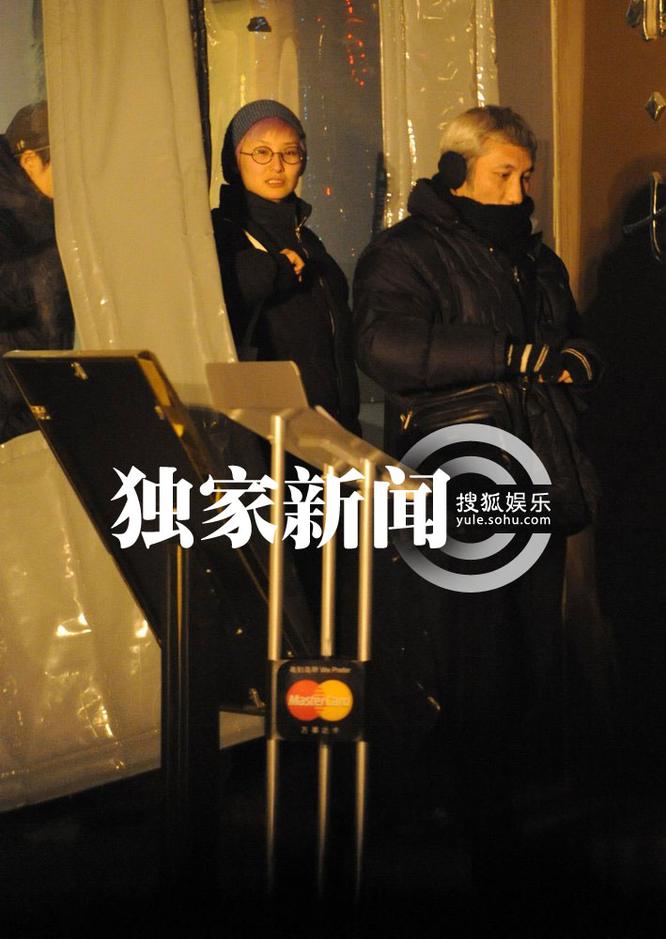 追星：徐克攜小女友深夜覓食無交流 吳京謝楠深夜會有秀恩愛