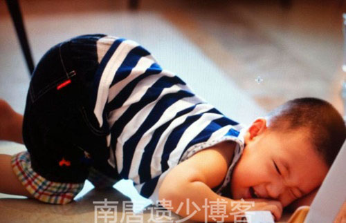 網(wǎng)曝44歲林永健3歲兒子近照 “小眼睛”像足了爸爸！