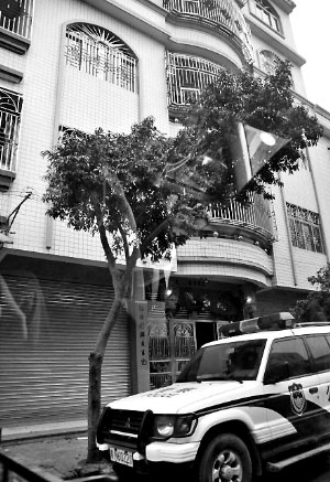 已經(jīng)被免職的陸豐“房爺”違規(guī)私用警車(chē)。