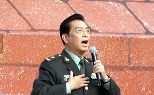 李雙江憔悴現(xiàn)身藝考考場 女受害人未撤訴