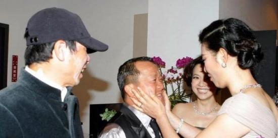 做派大膽女星：張柏芝調(diào)戲撒貝寧 ELLA強(qiáng)吻余文樂(lè)