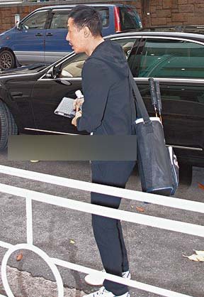 張國榮男友為愛單身10年 身形消瘦近照曝光(圖)