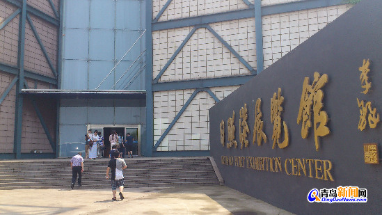 “聚焦美麗山東——第九屆中國網(wǎng)絡(luò)媒體山東行”南線采訪團走進日照港。