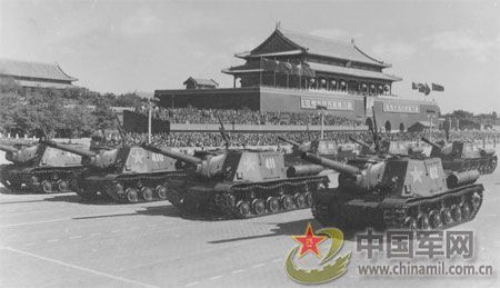 1958年國慶閱兵 民兵方隊規(guī)?？涨?組圖)