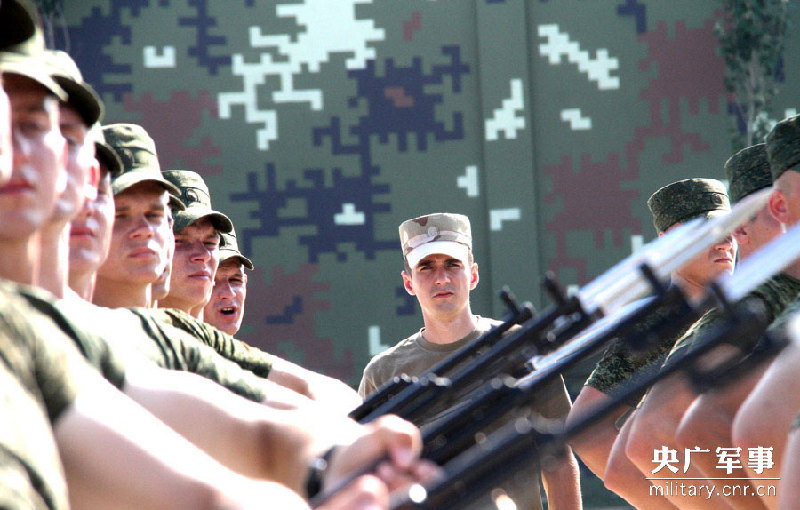 走進(jìn)抗戰(zhàn)閱兵外軍方隊(duì)營(yíng)地 拍遍17國(guó)外軍訓(xùn)練