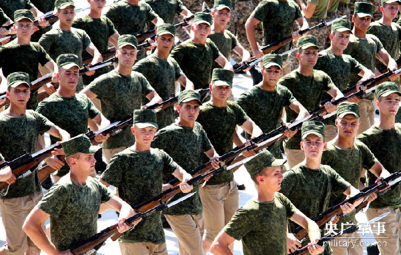 走進(jìn)抗戰(zhàn)閱兵外軍方隊(duì)營(yíng)地 拍遍17國(guó)外軍訓(xùn)練