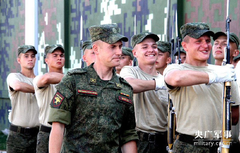 走進(jìn)抗戰(zhàn)閱兵外軍方隊(duì)營(yíng)地 拍遍17國(guó)外軍訓(xùn)練