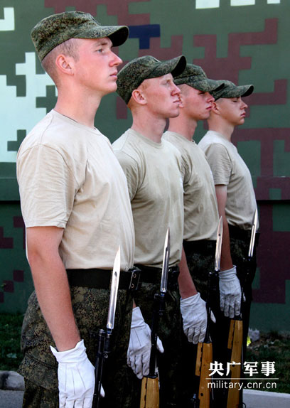 走進(jìn)抗戰(zhàn)閱兵外軍方隊(duì)營(yíng)地 拍遍17國(guó)外軍訓(xùn)練