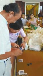 現(xiàn)場(chǎng)掃碼簽到。